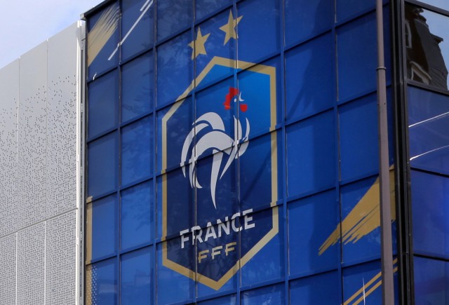 Coronavirus : la Fédération française de football suspend l'ensemble des entraînements et compétitions